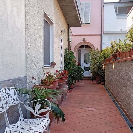 Lovely House Near The Beach Torre del Lago Puccini Exterior photo