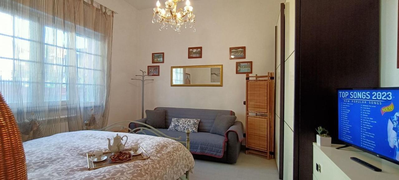Lovely House Near The Beach Torre del Lago Puccini Exterior photo