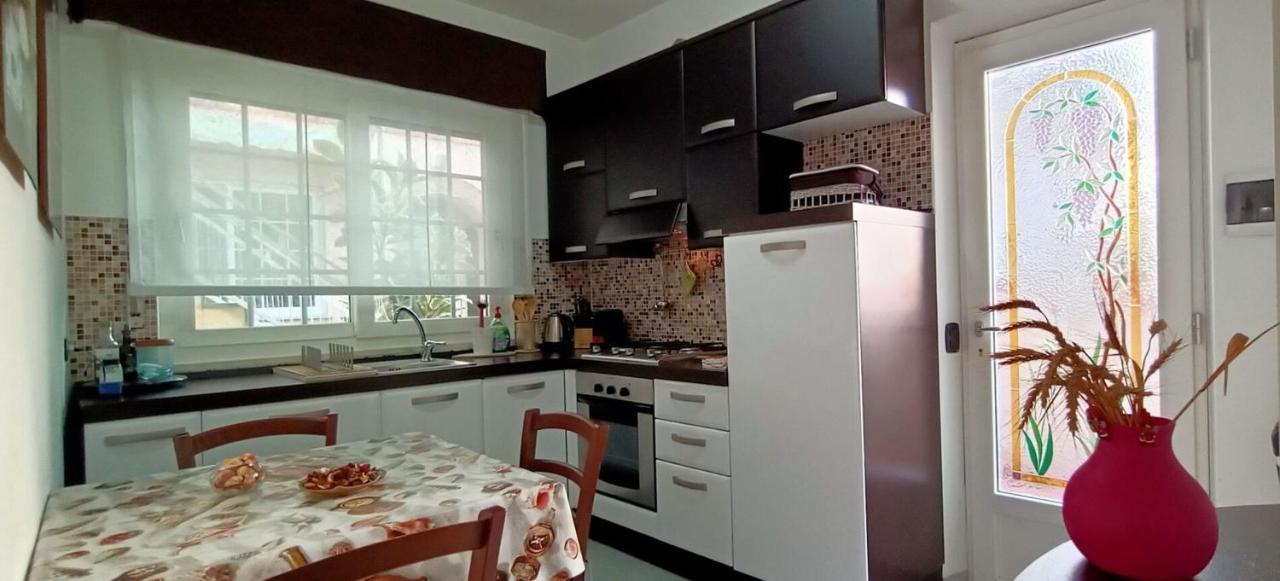 Lovely House Near The Beach Torre del Lago Puccini Exterior photo